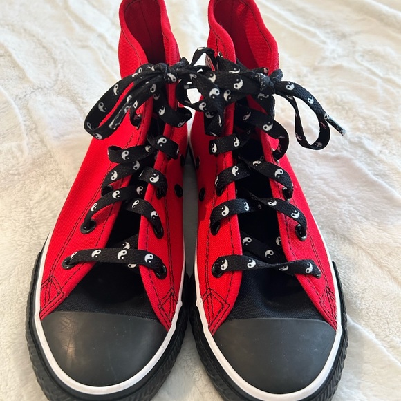 NWIB kids Converse yin-yang Chuck Taylor high tops - Picture 2 of 5